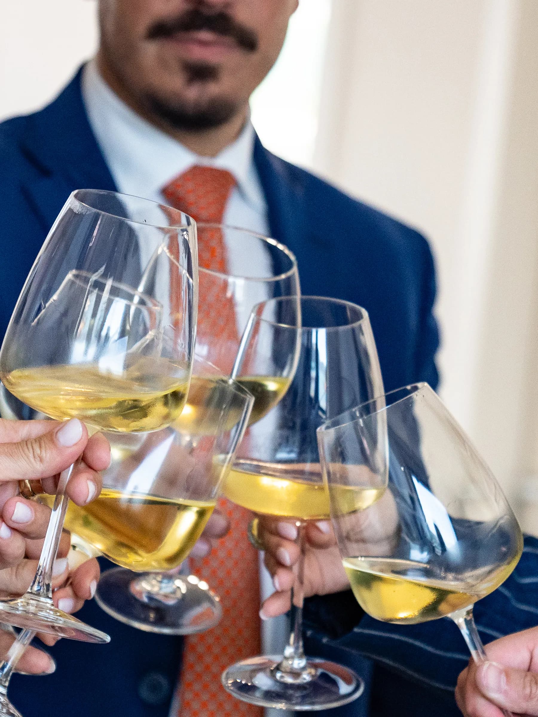 Brindisi con i calici fra i professionisti dello studio Marzano Avvocati