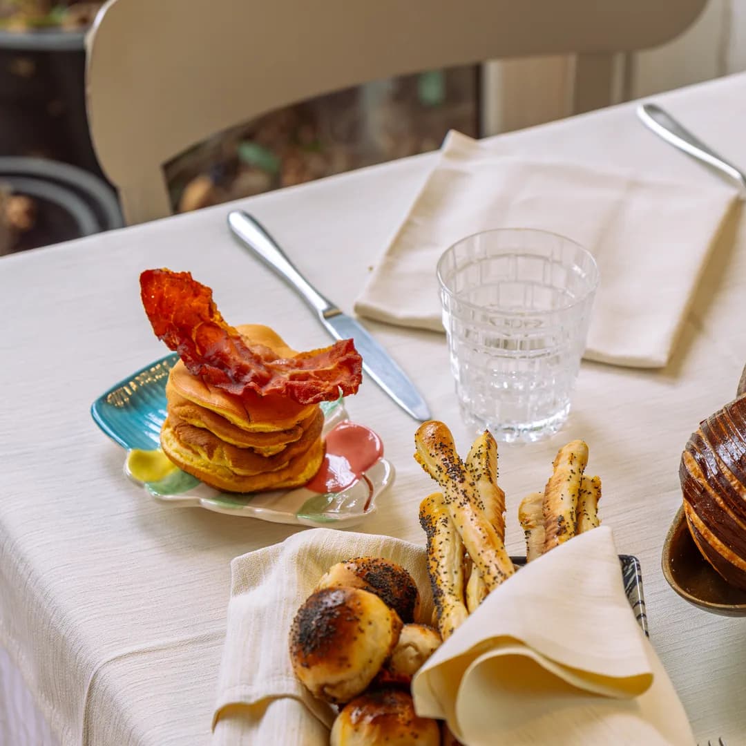 Pancake con il bacon croccante serviti al brunch da Ottone